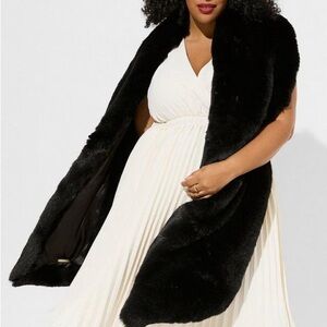 Torrid Marilyn Monroe Faux Fur Stole
